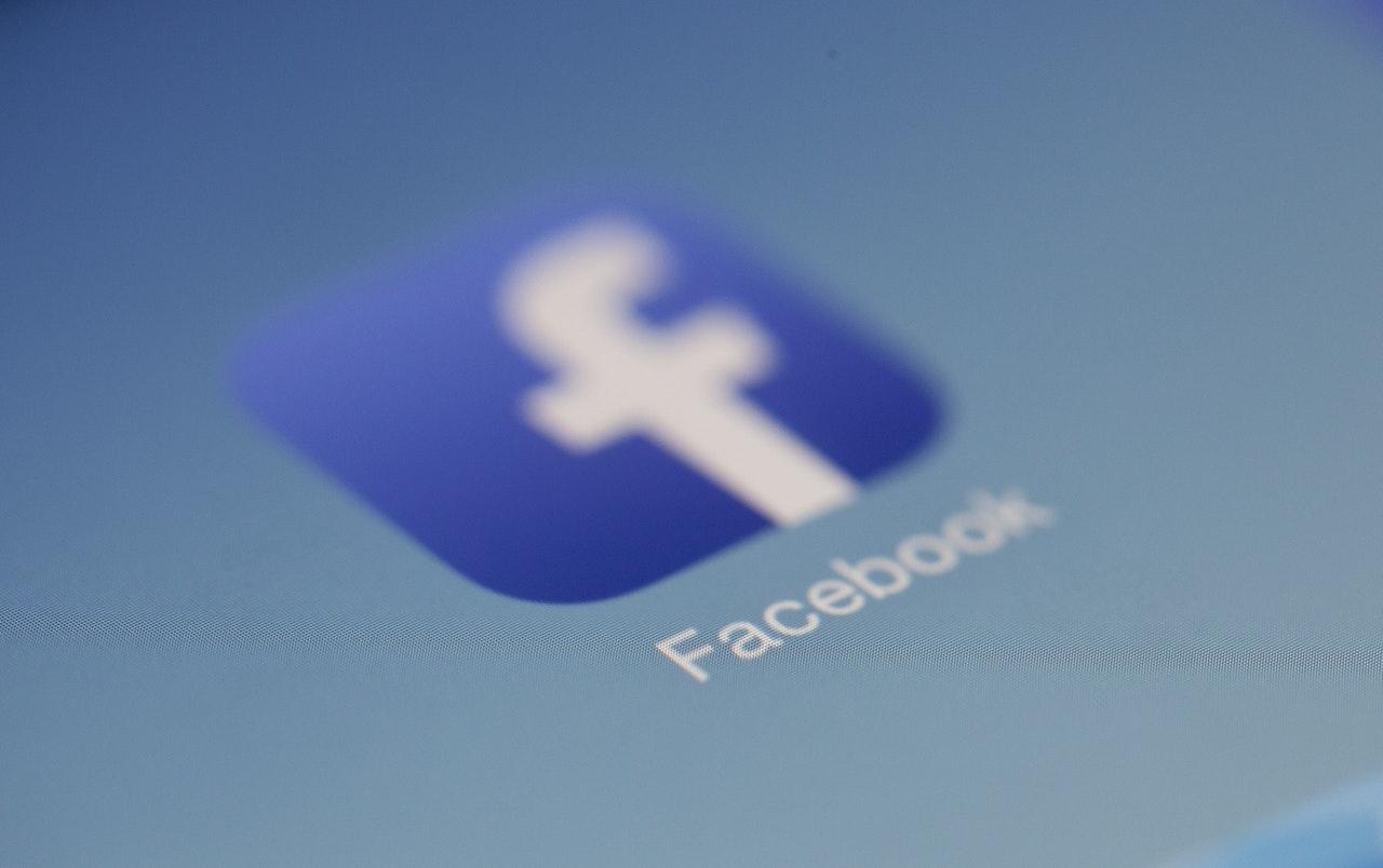 Facebook testa novo painel de informações